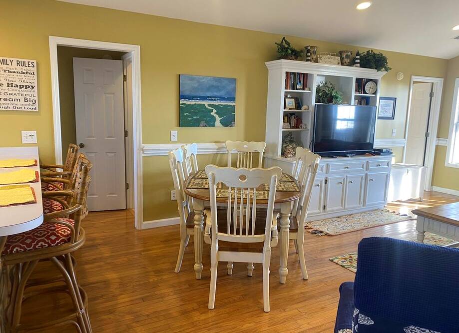 Sea Biscuit Vacation rental home in Holden Beach, NC settings